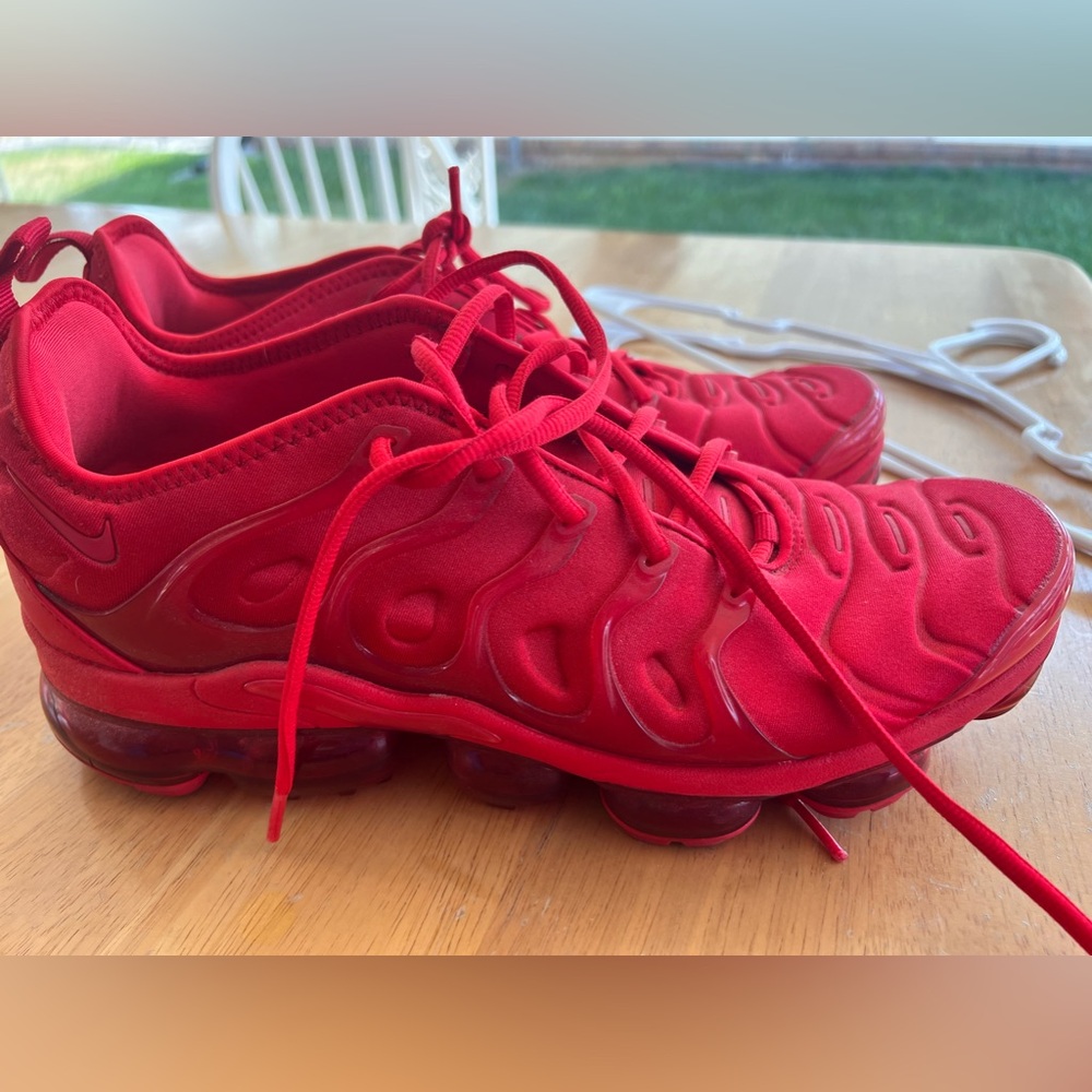Men’s red Nike vapormax